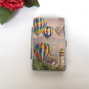 Étui à cigarettes du voyageur, boîte à cigarettes mince des années 100, étui pour aventuriers, étui pour cartes de visite pour elle, cadeau meilleur ami, boîte de montgolfières