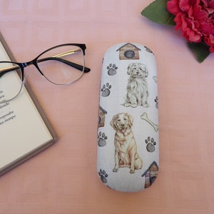 Estuche para anteojos con lindos perros, estuche rígido portátil para anteojos de sol, protector de anteojos para cachorros dulces, caja para anteojos para mamás de perros, regalo para amantes de los animales