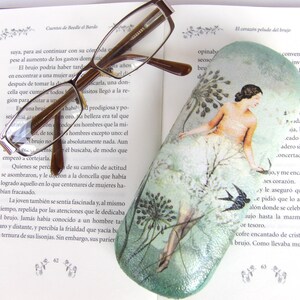 Hard Eyeglasses Case for Woman, Romantic Glasses Holder, Women Reading Accessory, Green Elegant Case, Gift for Mother, Bag Accessory