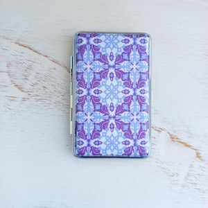 Etui na papierosy Mediterranean Tiles, 100 sztuk smukłego pudełka na papierosy, wzór fioletowo-biały, wzór geometryczny, etui na wizytówki, elegancki prezent
