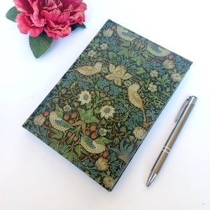 William Morris Daily Planner 2026, A5-dagboek met harde kaft, Strawberry Thief Journal, afspraaknotitieboekje, agenda dag op pagina, dagelijkse kalender