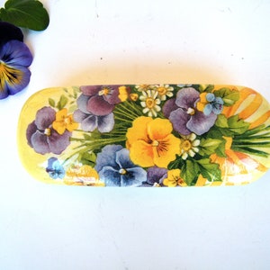 Floral Woman Hard Eyeglasses Case, Pansies Flowers Case, Violas Glasses Case, Reading glasses Holder, Gift for Her, Bag and Purse Item
