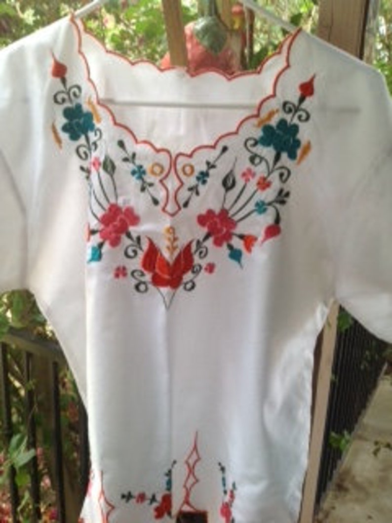 Finely Embroidered Flowers Gift for Girls Bohemian Peasant Blouse Beautiful Colorful Flowers,Red scalloped edging,European style Vintage
