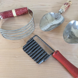 Red Handle Set of 4 Vintage kitchen Utensils