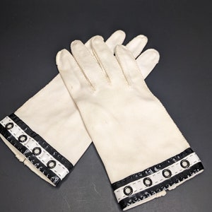 Vintage Ladies Cotton Gloves With Black Edging Size 6.5