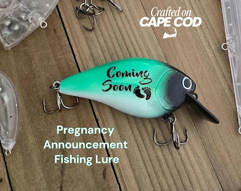 Dad To Be Fishing Gift – Personalized Baby Announcement Fishing Lure for Expecting Father