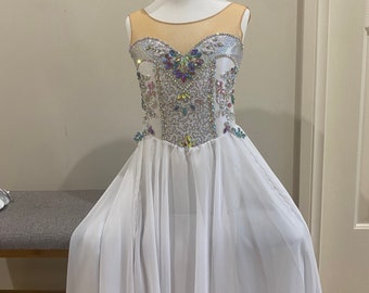 White with silver and colours dance costume Girls size 7-8. Perfect for graceful, slow waltz tap etc. 1 1/2 circles chiffon skirt