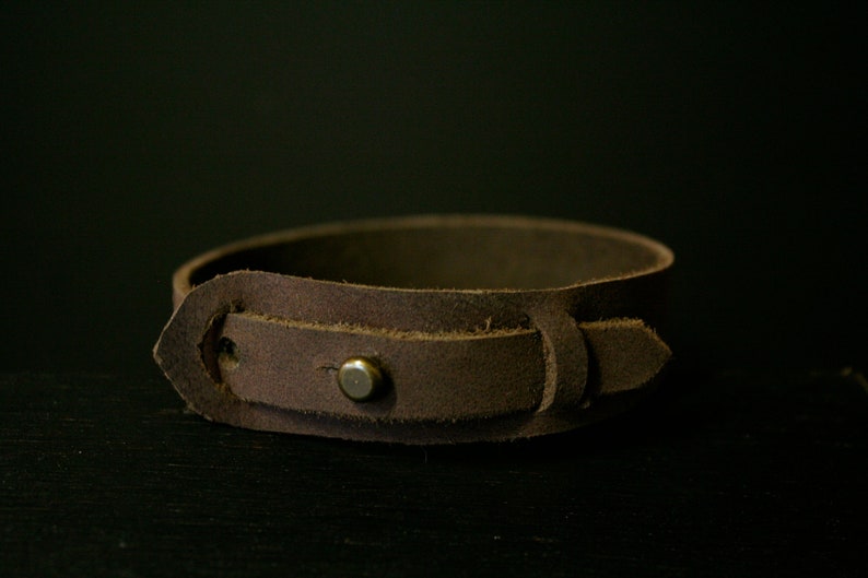 Leather bracelet adjustable