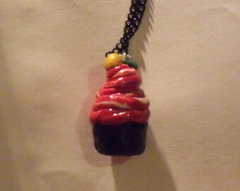 Cupcake Charm naszyjnik (Red twist)
