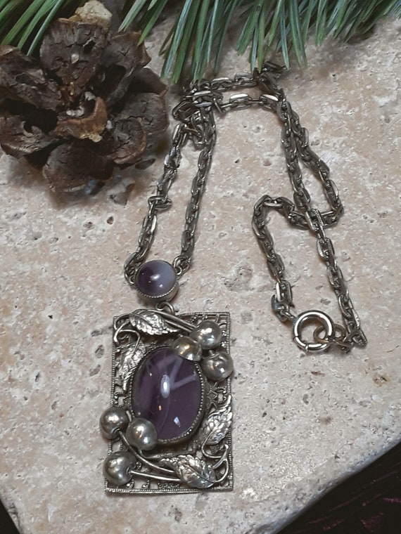 Vintage 1930s Amethyst Necklace with berries and l