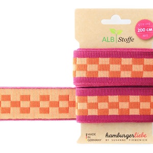 Könnte beinhalten: Rosa-orangener karierter Gummiband, 200 cm lang, hergestellt in Deutschland von hamburgerliebe by Susanne Firmenich.