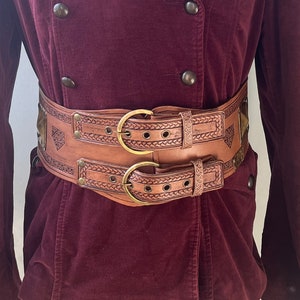 Big leather belt. Free shipping worldwide. Pirate / viking. Fantasy style. Thick leather. Larp, cosplay. Brass buckles and fittings.