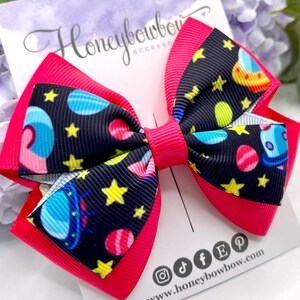 Lazo para el pelo con forma de OVNI, lazo de cinta rosa, lazo doble para esmoquin de 8,9 cm, pinza de extraterrestre, lazo para el pelo de nave espacial.