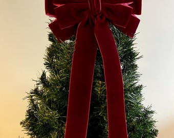 クリスマスツリー用スカーレットボウトッパー、リース用ベルベットボウ、大きなベルベットボウ、9インチのベルベットボウ。リースは含まれていません。