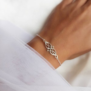 Celtic Bracelet, Friendship Bracelet, Celtic Knot Bracelet, Minimal Irish Jewelry, Elvish Bracelet, Dainty Bracelet for Women, Silver, BR15
