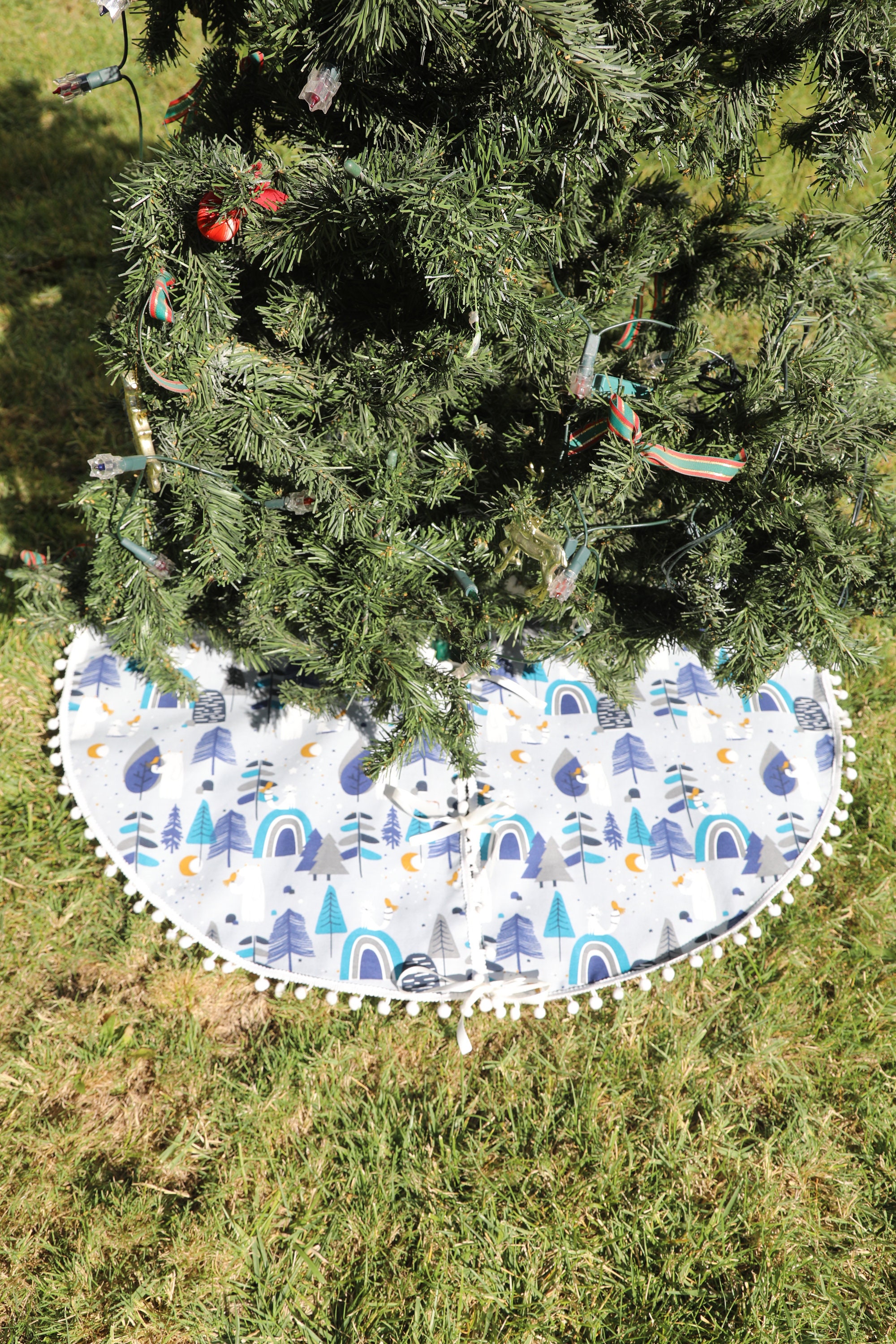 Scandinavian Christmas Tree Skirt 