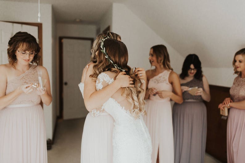 A beautiful picture sent by one of our customers of her and her bridesmaids dressed and ready for the wedding. She is hugging a bridesmaid, bracelet in hand, as her other bridesmaids are looking at their new bracelets.