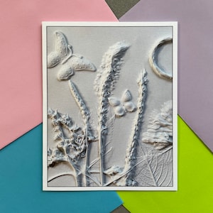 Conjunto de tarjetas de notas de bajorrelieve botánico, tarjetas plegadas fundidas con impresión de yeso, papelería de flores de jardín de verano blanco, notas de mariposa hechas a mano