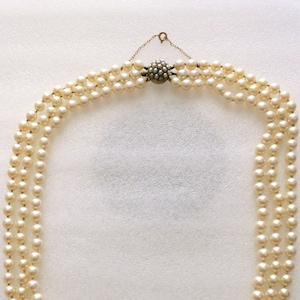 Very Fine Vintage 20+1/2 Inch Cultured Pearl Necklace With Pearl Cluster Gold Clasp