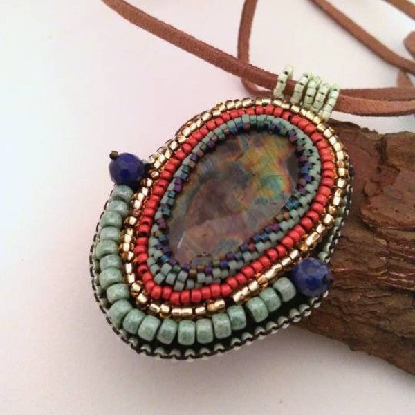 Pendentif Ethnique Imposant - Métal Bruni Avec Perles Ambre - Occasion