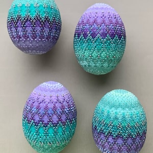 Perlenei Türkis & Violett Pysanky Osterei Beadwork Bild 1