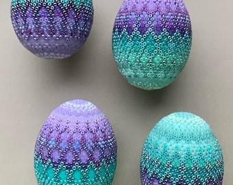 Perlenei Türkis & Violett Pysanky Osterei Beadwork