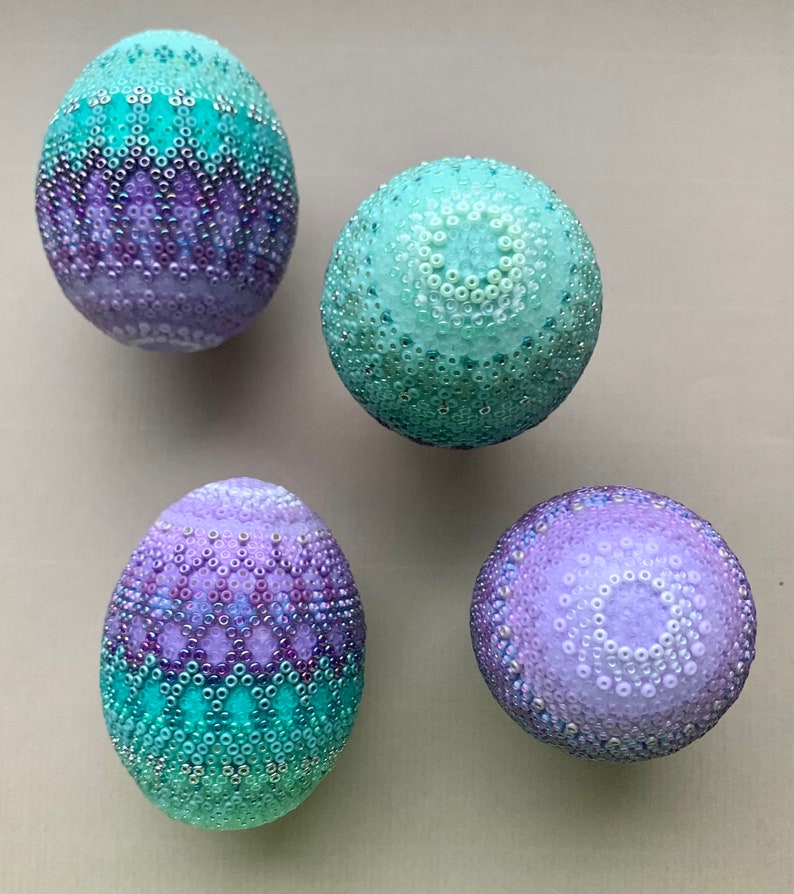 Perlenei Türkis & Violett Pysanky Osterei Beadwork Bild 2