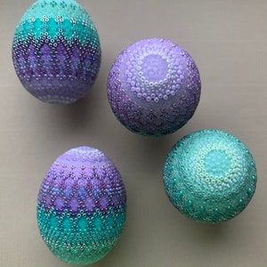 Perlenei Türkis & Violett Pysanky Osterei Beadwork Bild 3