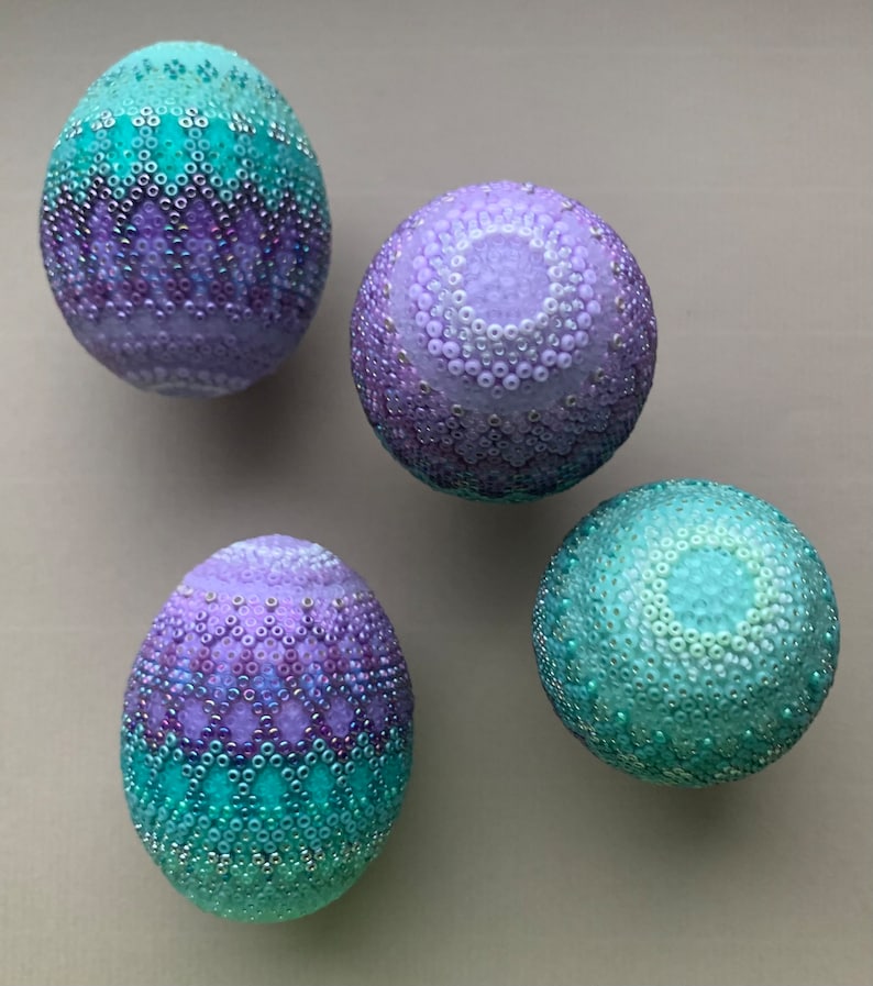 Perlenei Türkis & Violett Pysanky Osterei Beadwork Bild 3