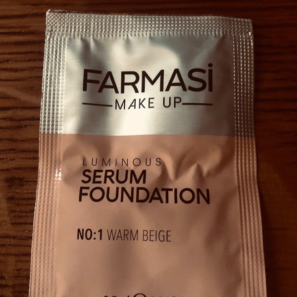 Farmasi serum foundation samples 2.5 ml warm beige No. 1