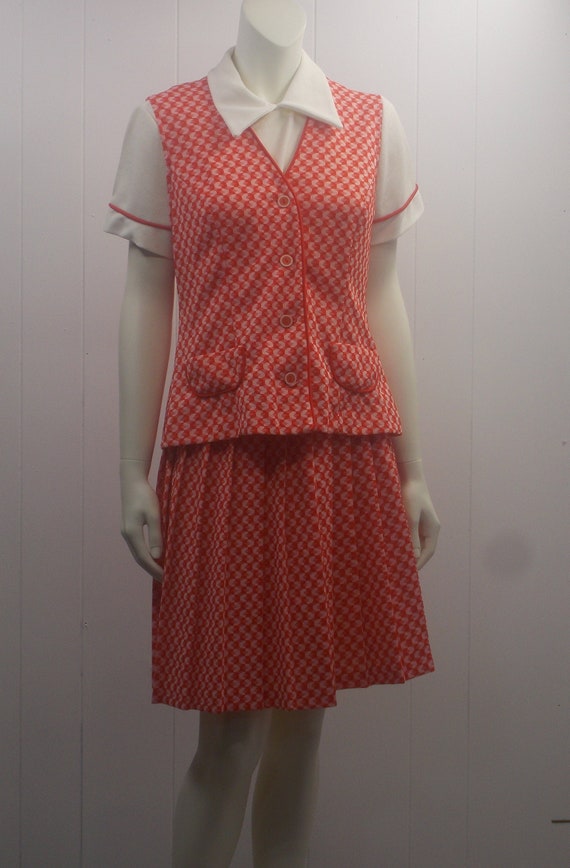 A Classic Vintage Red & White Short Sleeve Dress w