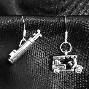 The Greens Await: Mismatched Golf Clubs in Bag and Golf Cart Earrings - Antique Silver 3D Relaxation Jewelry - AspenTreeJewelry