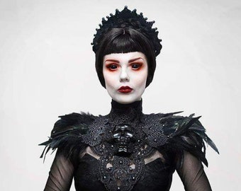 Santa Sangre skull chestpiece/collar-gothic collar-feether chestpiece-feather collar -shoulderpiece-wgt