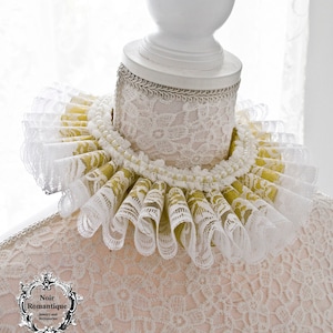 Royal elizabethan ruff collar in gold and white lace-elizabethan ruff-ruff collar-historical costume -lace collar