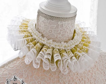 Royal elizabethan ruff collar in gold and white lace-elizabethan ruff-ruff collar-historical costume -lace collar