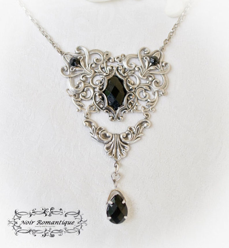 Persephonis Necklace-Silver plated Victorian Gothic Necklace with black gem-Victorian Gothic Necklace-Jewelry-Gothic Necklace-Cameo Necklace imagem 2