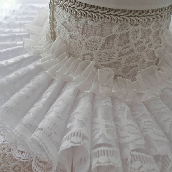 White lace elizabethan ruff collar -elizabethan ruff-ruff collar-historical costume -lace collar-wgt