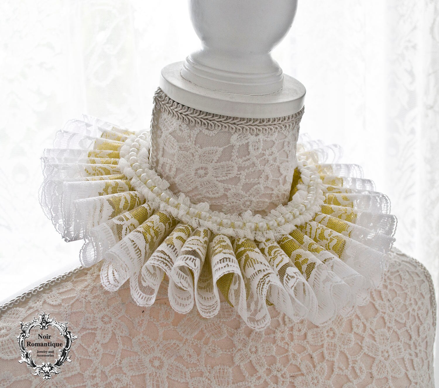 Royal Elizabethan Ruff Collar in Gold and White - Etsy