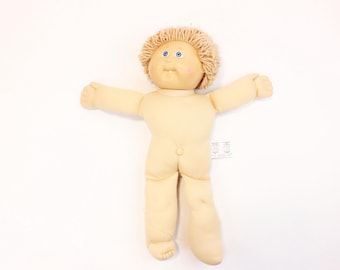 Poupée enfant vintage Cabbage Patch, garçon avec dent et cheveux de laine marron clair, années 80