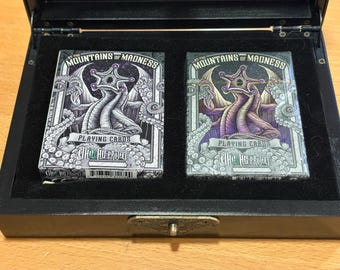 Cthulhu Poker Case with 2 decks At the Mountains of Madness