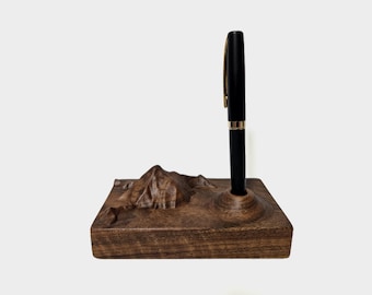 Portapenne in legno a forma di montagna / Elegante organizer da scrivania