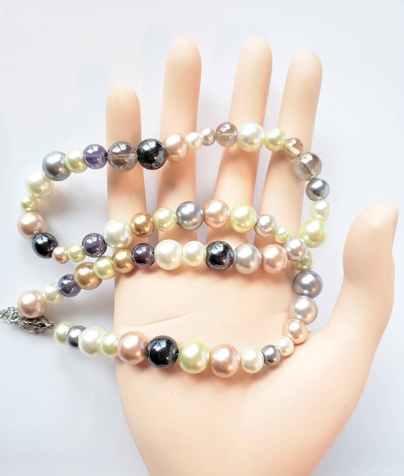 ABSOLUTELY LOVELY Vintage Glass Beaded Necklace-Pastels-PearlsMulti Colored-All Orders Only 99c Shipping!