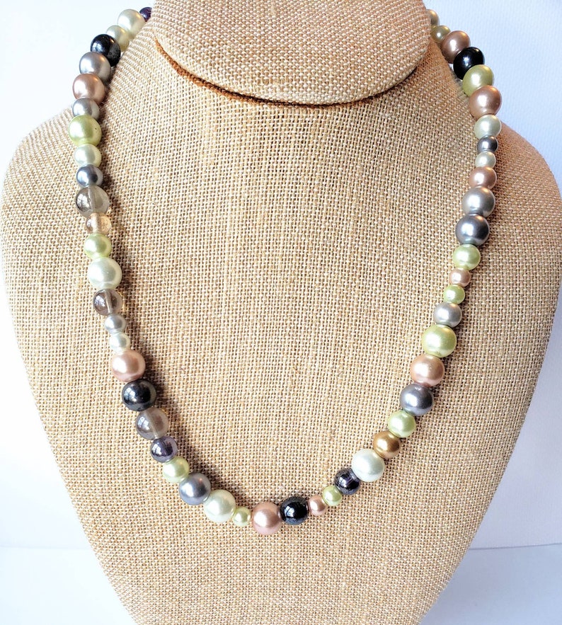 ABSOLUTELY LOVELY Vintage Glass Beaded Necklace-Pastels-PearlsMulti Colored-All Orders Only 99c Shipping!