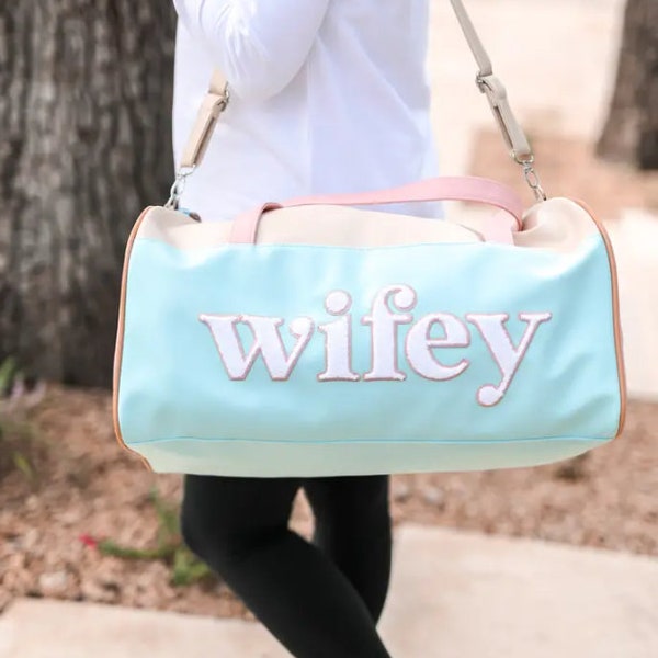 Jadelynn Brooke Duffle Bag - Wifey (modern cream/blue)