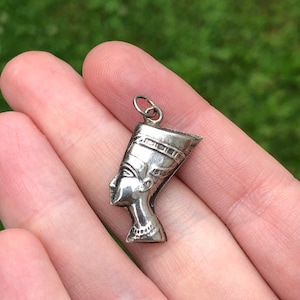 Vintage queen Nefertiti pendant, silver, hollow