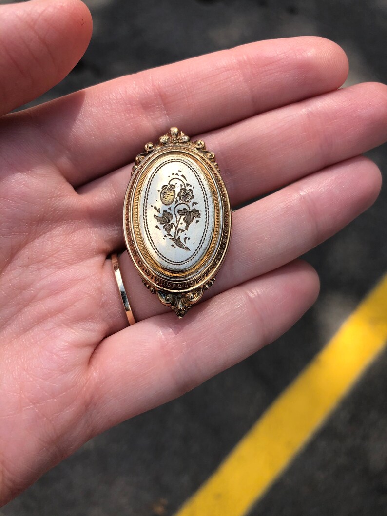 beautiful and eye catching antique piece NOT a locket Very ornately shaped rococo style Victorian brooch gold filled with floral design