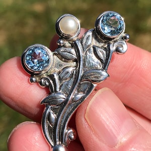 Sterling silver blue topaz and pearl floral brooch
