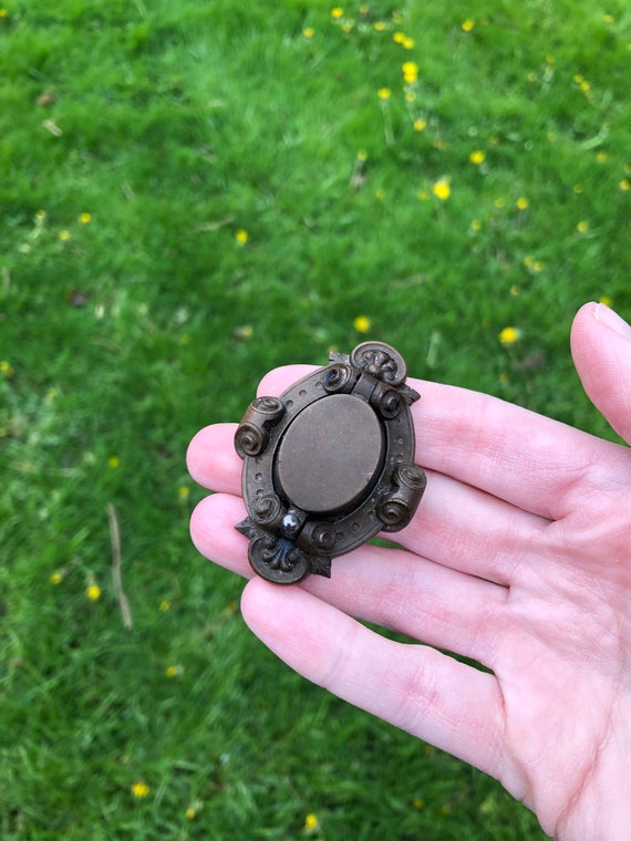 Victorian mourning locket brooch, vulcanite, with… - image 7