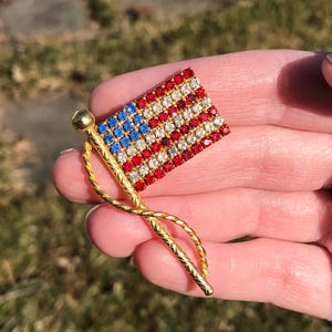 Sparkly vintage American flag rhinestone pin