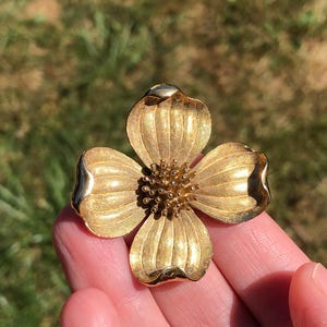 Signed Trifari Vintage Gold Tone Dogwood Flower Brooch - Etsy